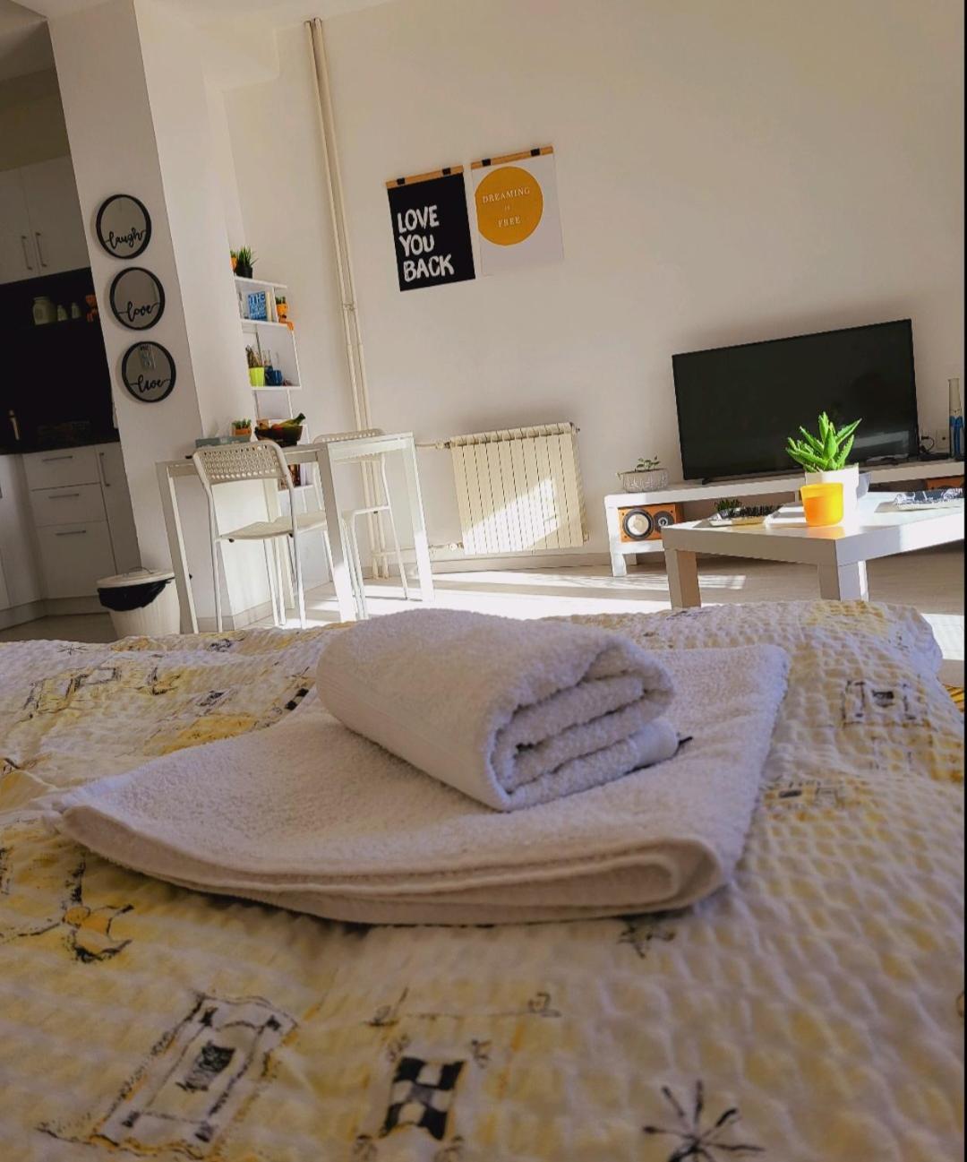 City Center White Apartment! Skopje Exteriör bild